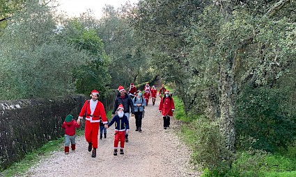 Caminhada de Natal em família na floresta de Monsanto