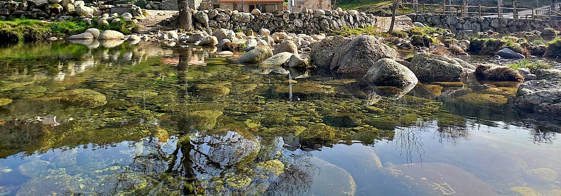 Pelas Cascatas e piscinas naturais de Cortes - Serra da Estrela