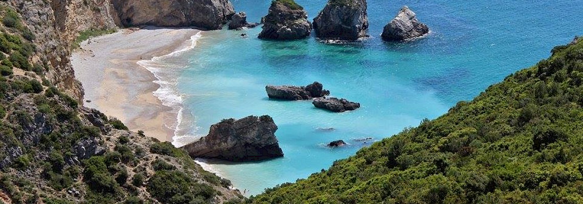 À descoberta da Praia do Ribeiro do Cavalo