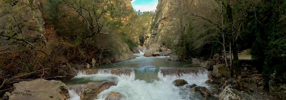 Pelas Fragas e Aldeia de Xisto de São Simão