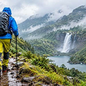 Caminhar à chuva: porque não há mau tempo para quem gosta de estar na natureza