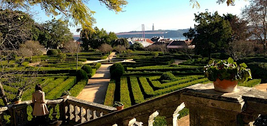 Entre Palácios e Jardins de Lisboa Entre Palácios e Jardins de Lisboa