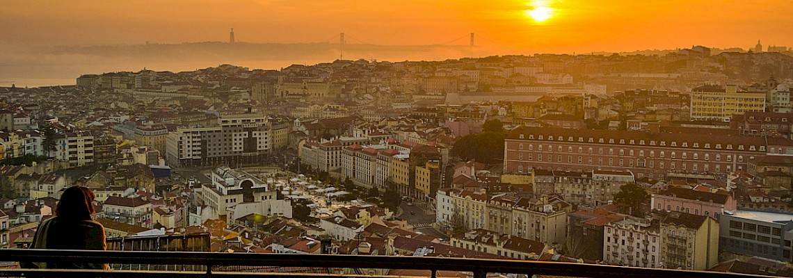 Caminhada de Pôr do Sol nos Miradouros de Lisboa